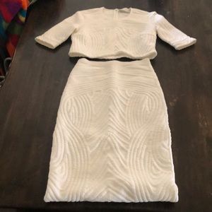 Alice McCall beautiful form fitting 2 piece crop and skirt measures 32.5” long